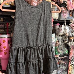 Gray Sleeveless Ruffle Top. NWOT (11)